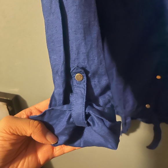 Emily Daniels Blue Linen Blend Roll-Tab Top XL - Picture 5 of 8